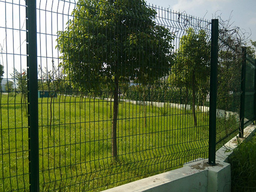 护栏网安装之后的标准