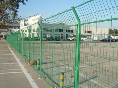 铁路围栏网的基础施工方法